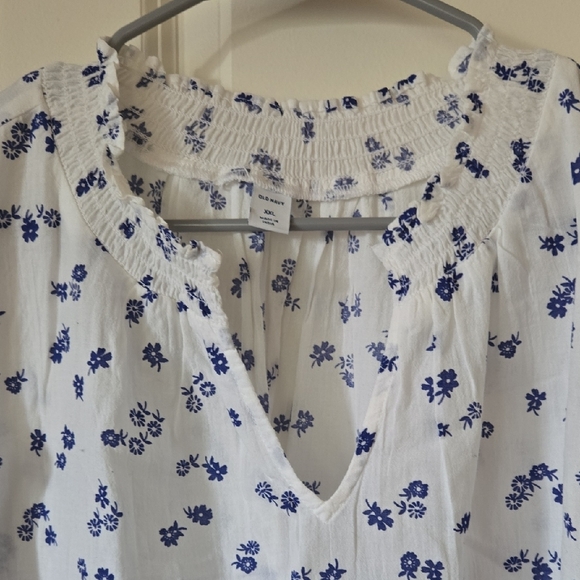 Old Navy White and Black Flutter Sleeve Blouse - Picture 2 of 4